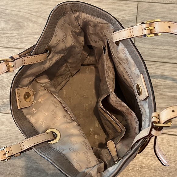 Michael Kors Purse - Picture 3 of 4